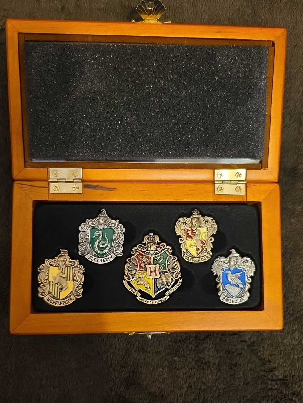 Warner Bros. Hogwarts Crest Pin Box — Red, Green, Blue, Yellow, Gold, Silver